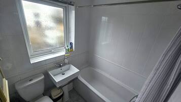 Haartrockner, Handtücher, Toilettenpapier