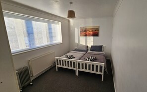 Iron/ironing board, Internet - Peaceful Town Flat Near Iconic Landmarks

Share

Save (Gosport)