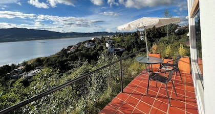 Cabaña vista al lago y Naturaleza Centro