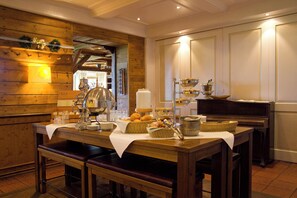 包每日自助早餐