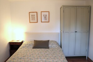1 bedroom, iron/ironing board, bed sheets - The Dolmen sailors (Trébeurden)
