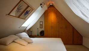 2 habitaciones, tabla de planchar con plancha y internet 