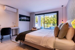 5 bedrooms, in-room safe, iron/ironing board, free WiFi - Private Luxury Villa, Heated Pool & Sauna (Marbella)