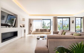 TV, fireplace - Private Luxury Villa, Heated Pool & Sauna (Marbella)