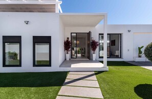 Exterior - Private Luxury Villa, Heated Pool & Sauna (Marbella)