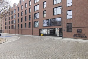 Exterior - Spacious Apartment | Parking, Air Conditioning, Close to the River (Gdańsk)