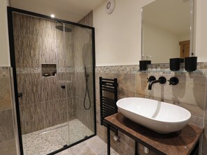 Shower - The Barn at Sunny Barn (Brecon)