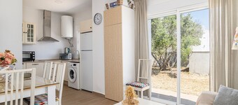 Guest House 'Sol' with Private Garden, Wi-Fi and Air Conditioning