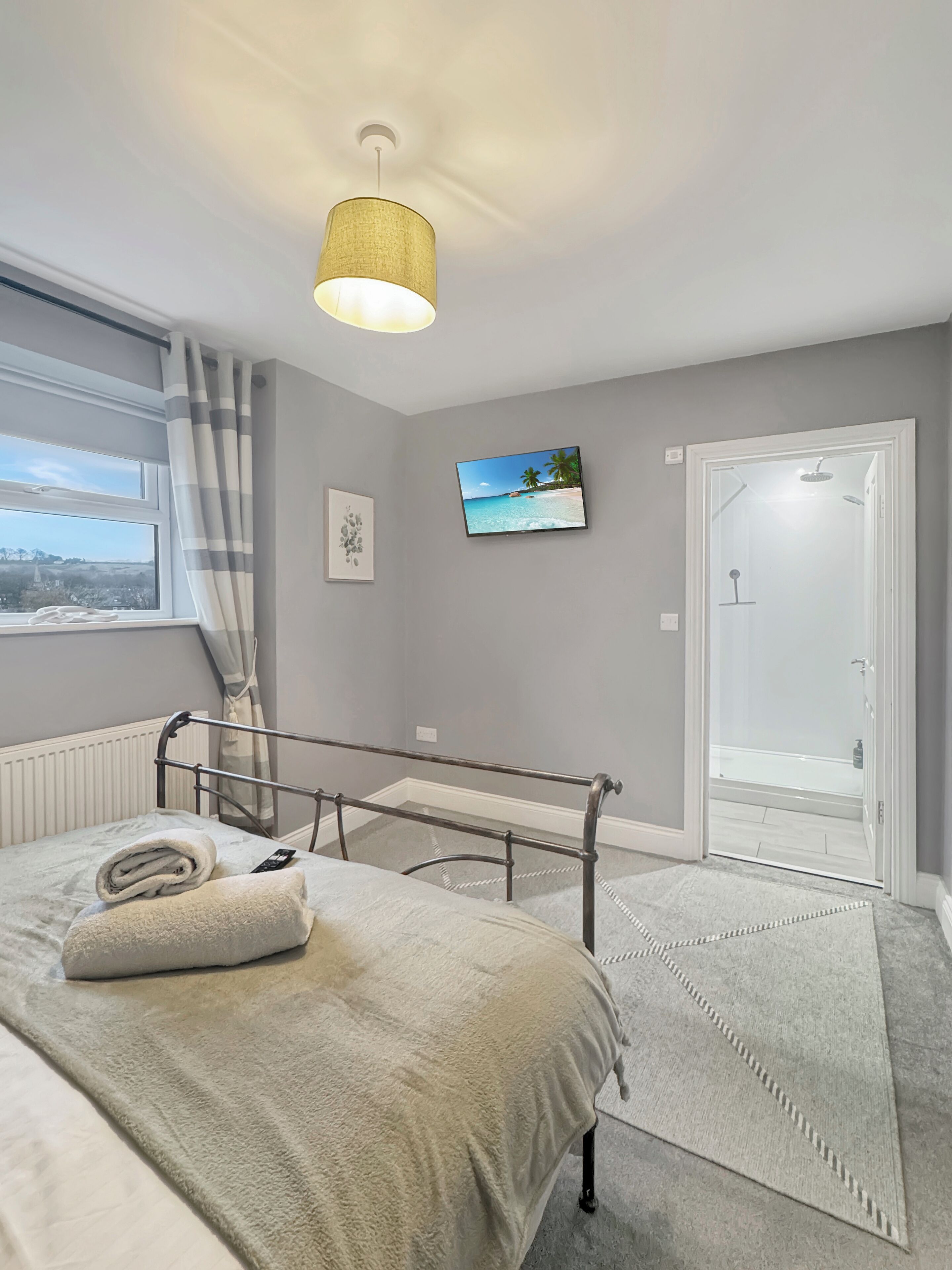 2 bedrooms, iron/ironing board, free WiFi, bed sheets