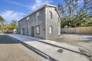 Exterior - Swann Ave Suite Walk to Bayshore & Hyde Park! (Tampa)