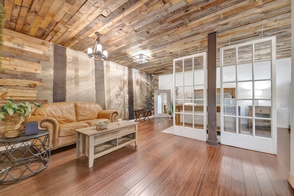 Interior - Swann Ave Suite Walk to Bayshore & Hyde Park! (Tampa)