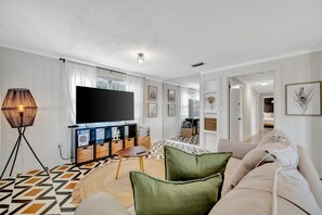 テレビ、書斎 / ワークスペース