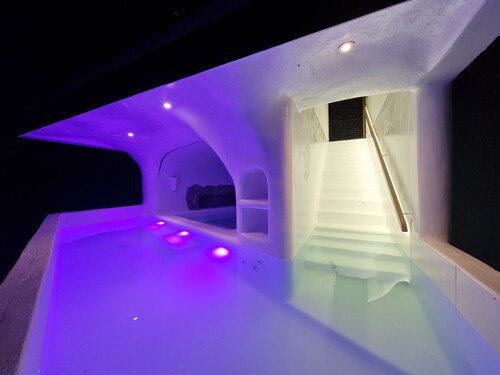 Maranatha Grotto&Boutique. Glamorous Lodge & Cycladic Grotto-Type Hydro Spa