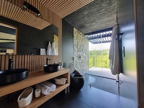 Towels, soap, shampoo, toilet paper