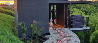 Maranatha Grotto&Boutique. Glamorous Lodge & Cycladic Grotto-Type Hydro Spa