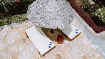 Deluxe dubbelrum - utsikt mot poolen | Terrass/Patio