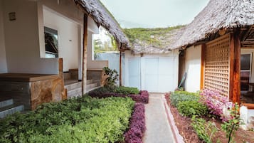 Dobbeltrom – deluxe, bassengutsikt | Overnattingsstedets uteområder