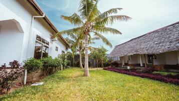 Dobbeltrom – deluxe, bassengutsikt | Overnattingsstedets uteområder