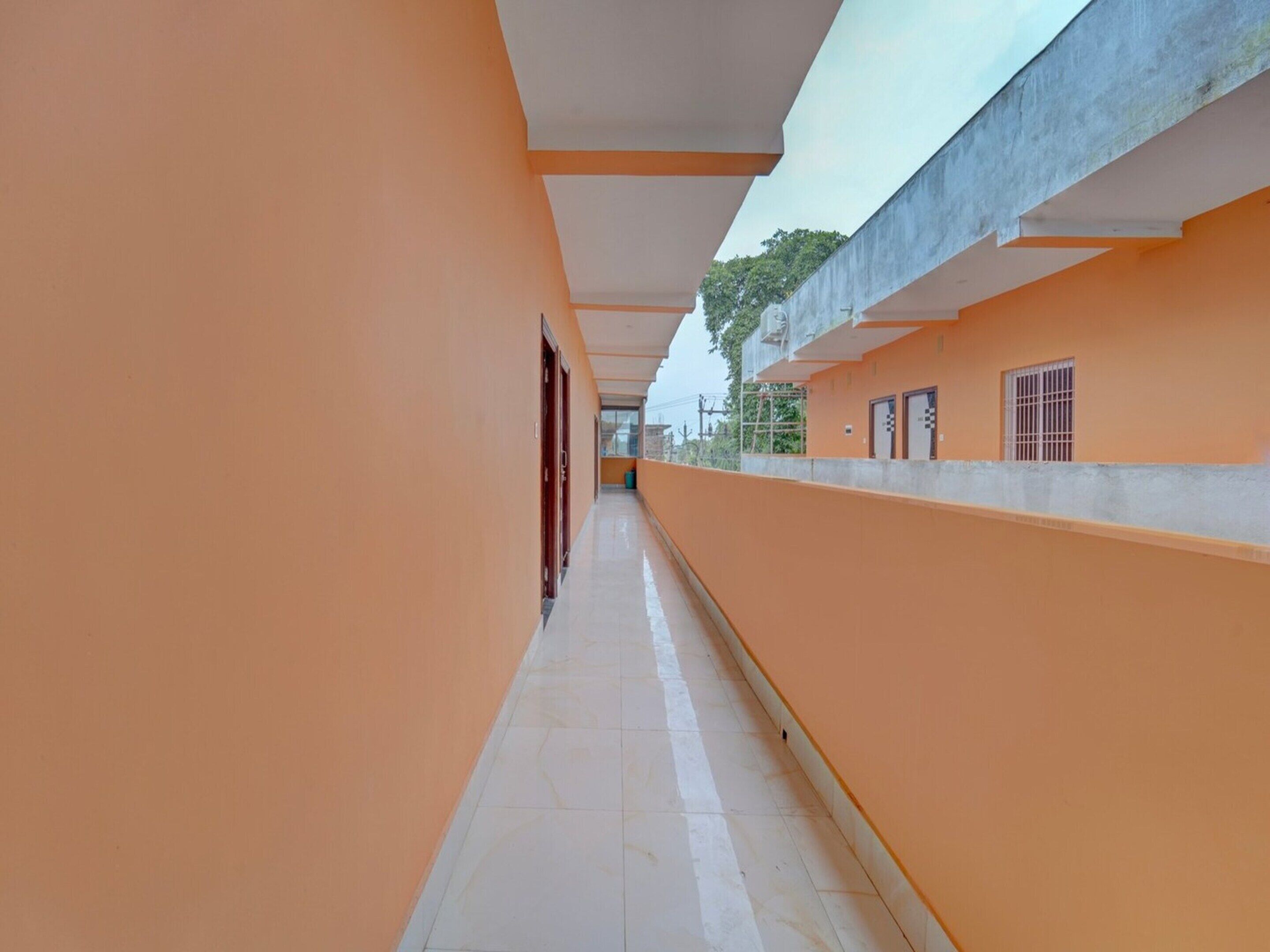 المنطقة المحيطة بالمنشأة