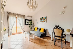 Living area - Lemon House (Rome)