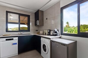 Kühlschrank, Mikrowelle, Geschirrspüler
