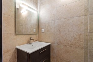 Hair dryer, towels