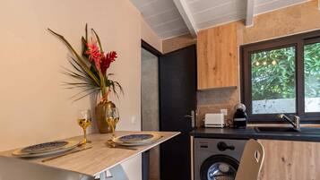 Fridge, microwave, dishwasher, coffee/tea maker