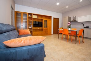 Frigorifero con congelatore, microonde, forno, piano cottura