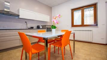 Tủ lạnh, lò vi sóng, lò nướng, bếp nấu