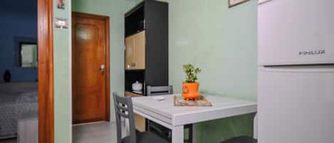 Full-sized fridge, oven, stovetop, cookware/dishes/utensils