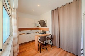 Full-size fridge, oven, stovetop, cookware/dishes/utensils - Seavè (Bari)