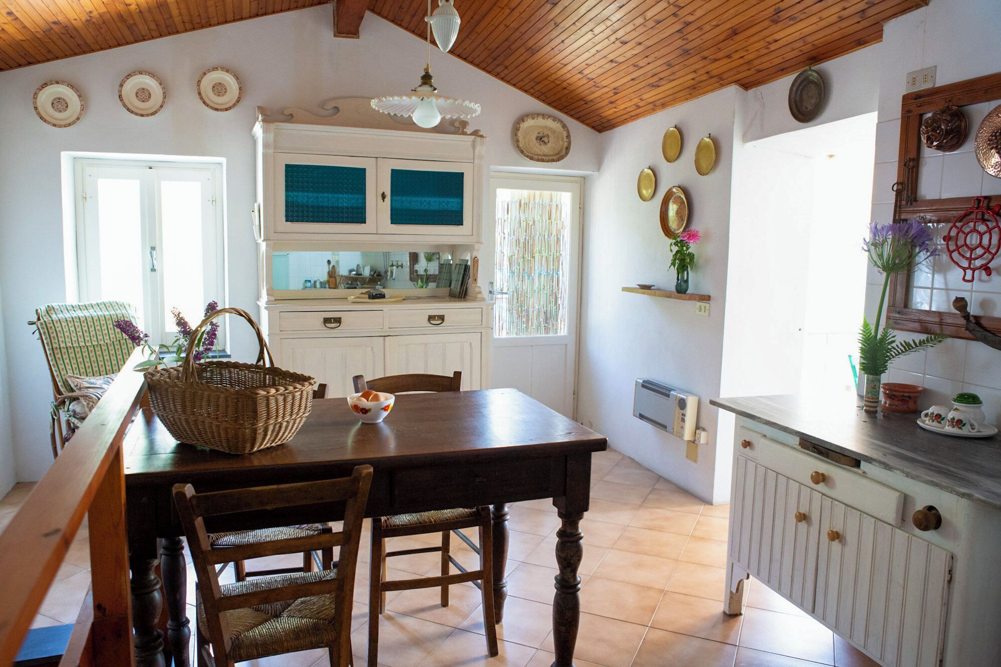 Grand réfrigérateur, four, plaque de cuisson