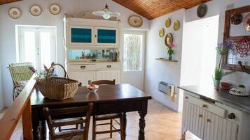 Grand réfrigérateur, four, plaque de cuisson