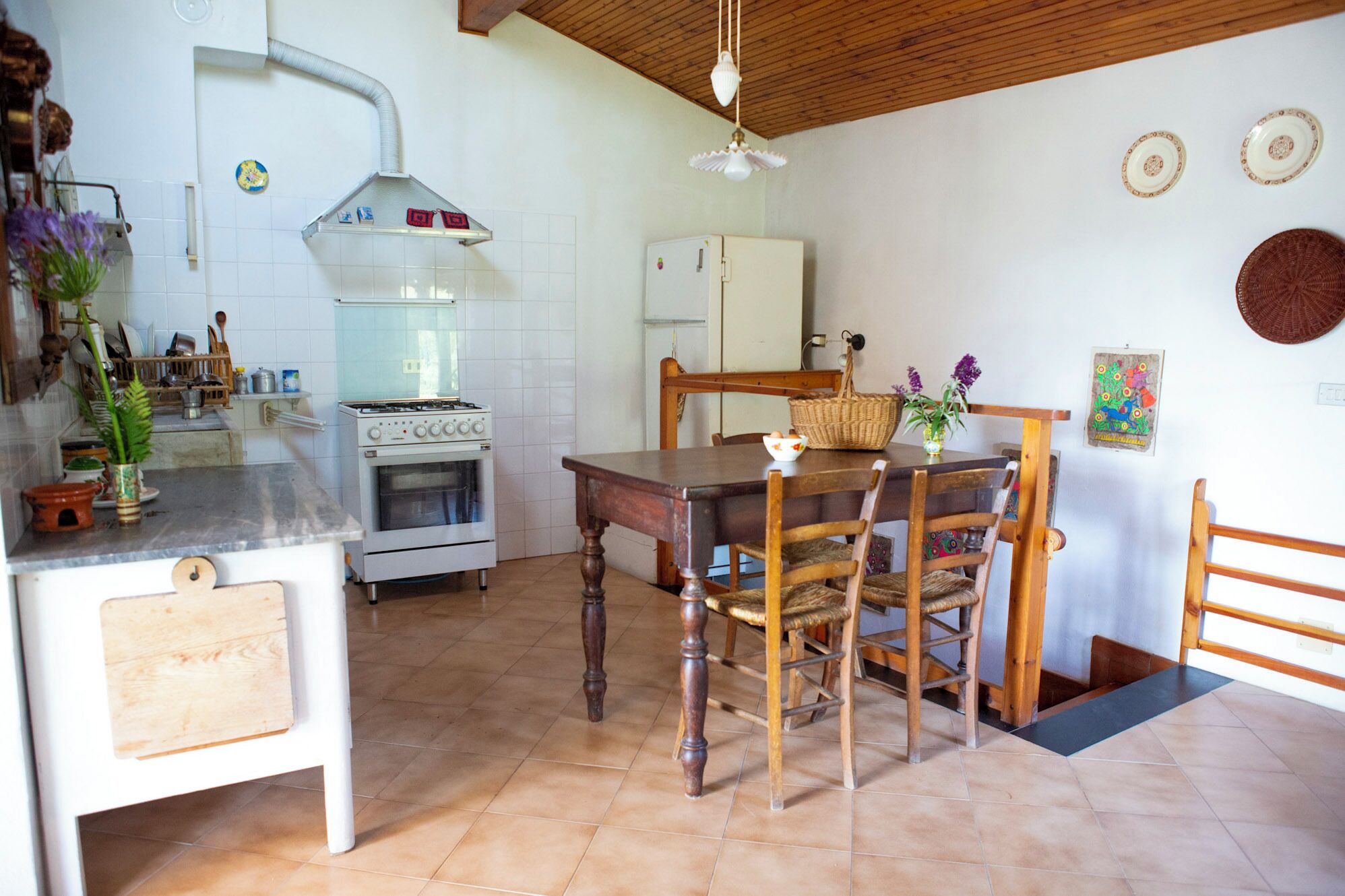 Refrigerador con congelador, horno y parrilla de estufa 