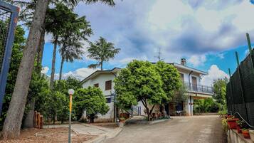 Fachada de la propiedad