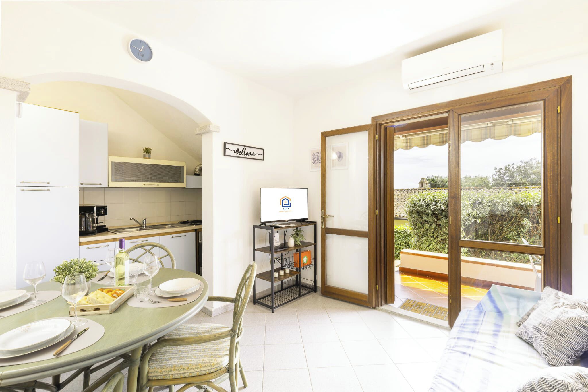 Grand réfrigérateur, four, plaque de cuisson