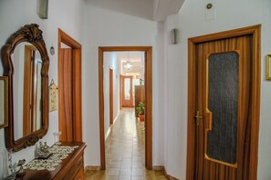 Interior entrance - Le Sciosce (San Giorgio Lucano)