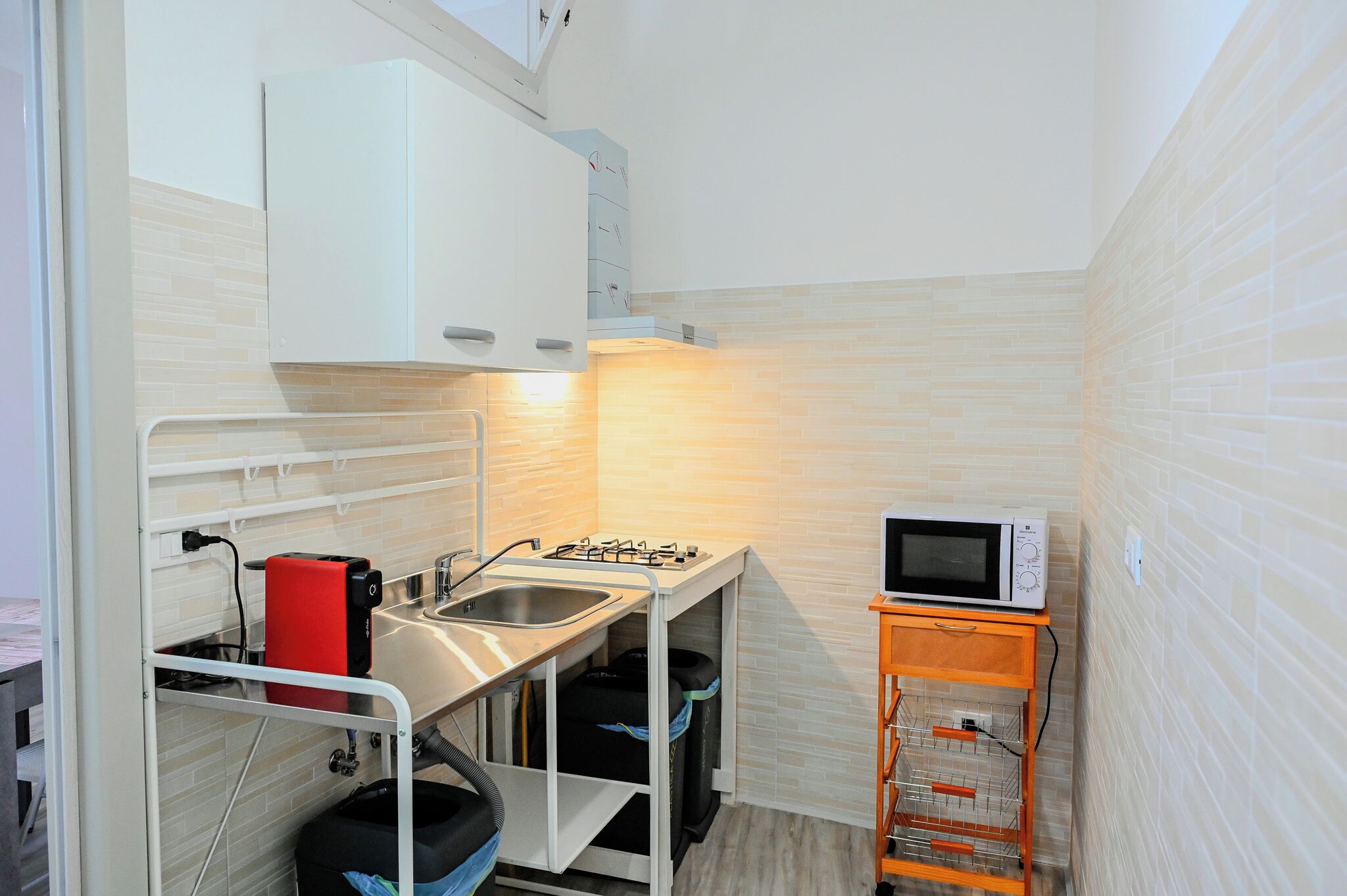 Full-size fridge, microwave, stovetop, cookware/dishes/utensils