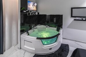 Private spa tub