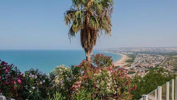 Vue depuis lâhĂ©bergement