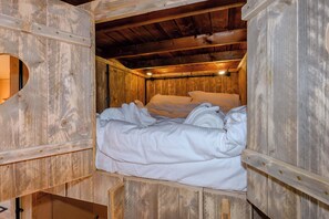 3 bedrooms, individually decorated, individually furnished, free WiFi - Kruger (Penrith)