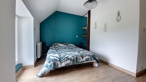 1 habitación, tabla de planchar con plancha, internet y ropa de cama 
