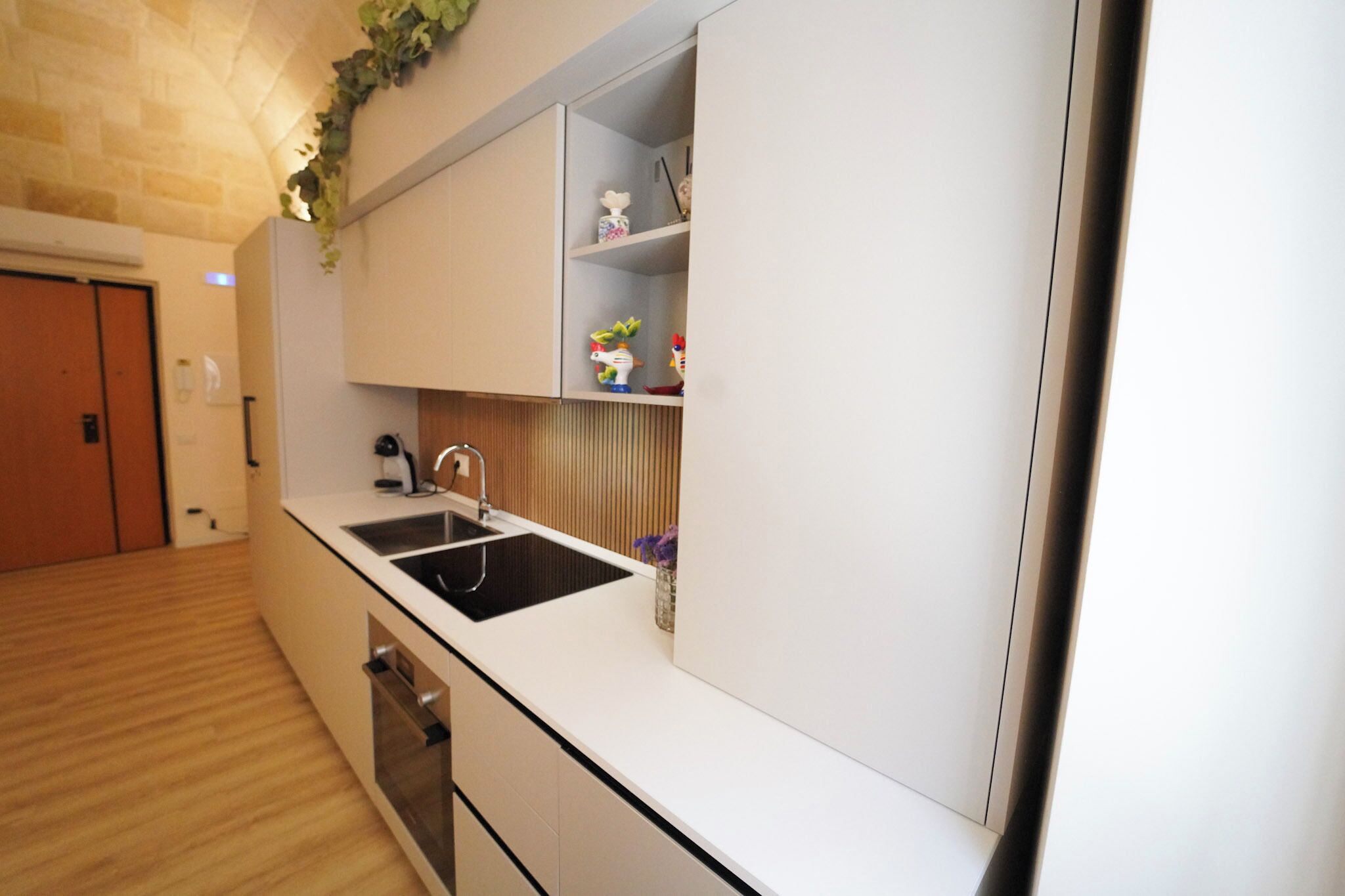 Mini-Kühlschrank, Herdplatte, Kochgeschirr/Geschirr/Besteck