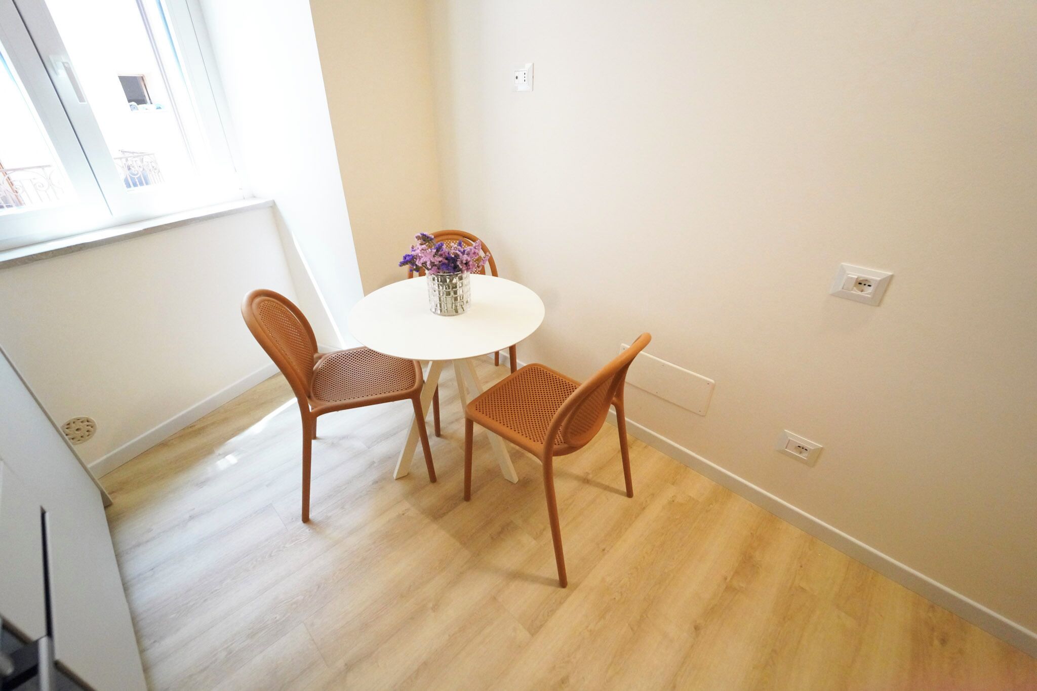 Mini-Kühlschrank, Herdplatte, Kochgeschirr/Geschirr/Besteck