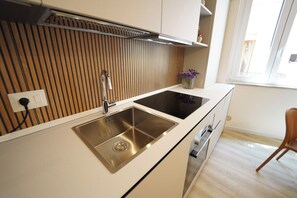 Mini-fridge, stovetop, cookware/dishes/utensils - La Chicca - Suite Grande (Matera)