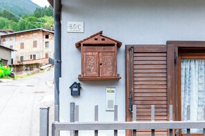 Property entrance - Juri (Incudine)