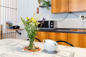 Full-sized fridge, microwave, oven, stovetop - Juri (Incudine)