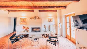 Deluxe Apartment | Living area