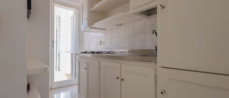 Full-size fridge, microwave, stovetop, cookware/dishes/utensils