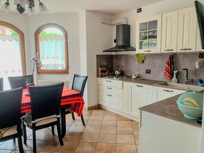 ตู้เย็นขนาดใหญ่, เตาอบ, เตาประกอบอาหาร, เครื่องล้างจาน